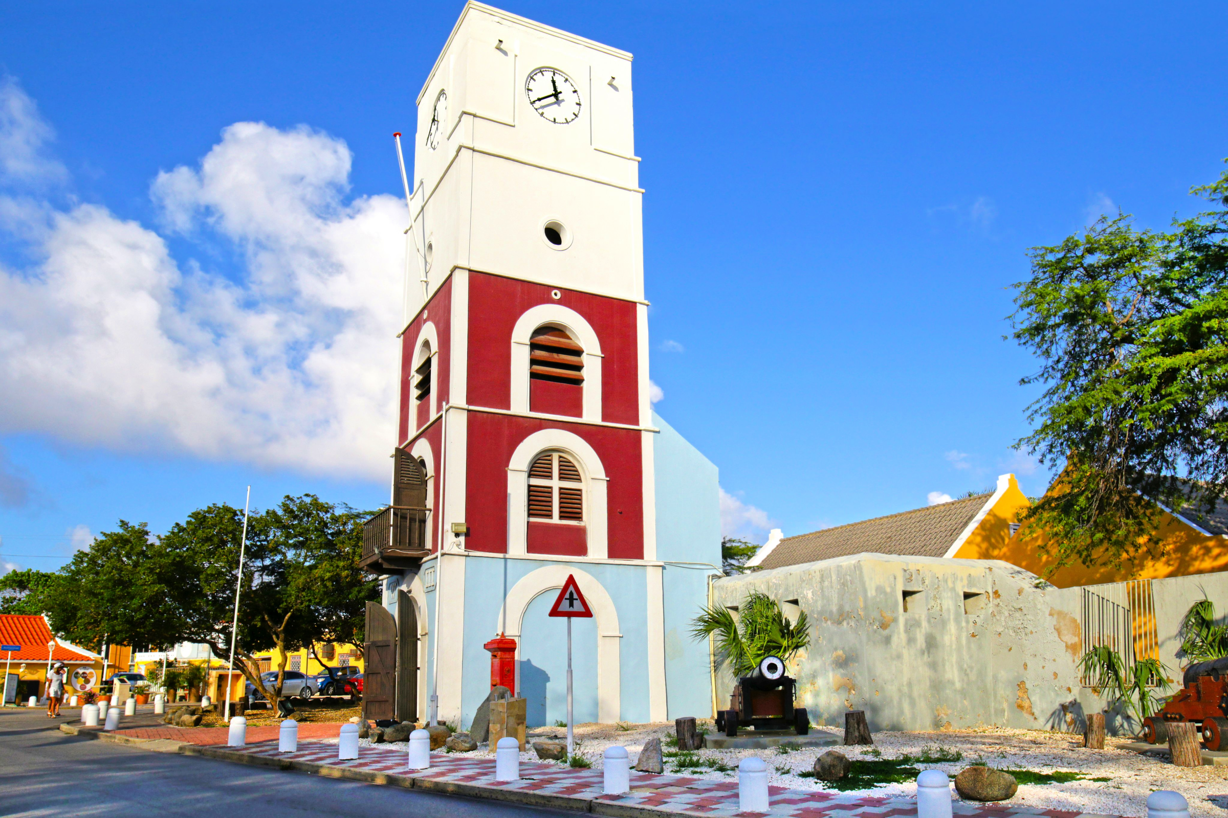 Oranjestad – Animated, Lively, and Multiversed